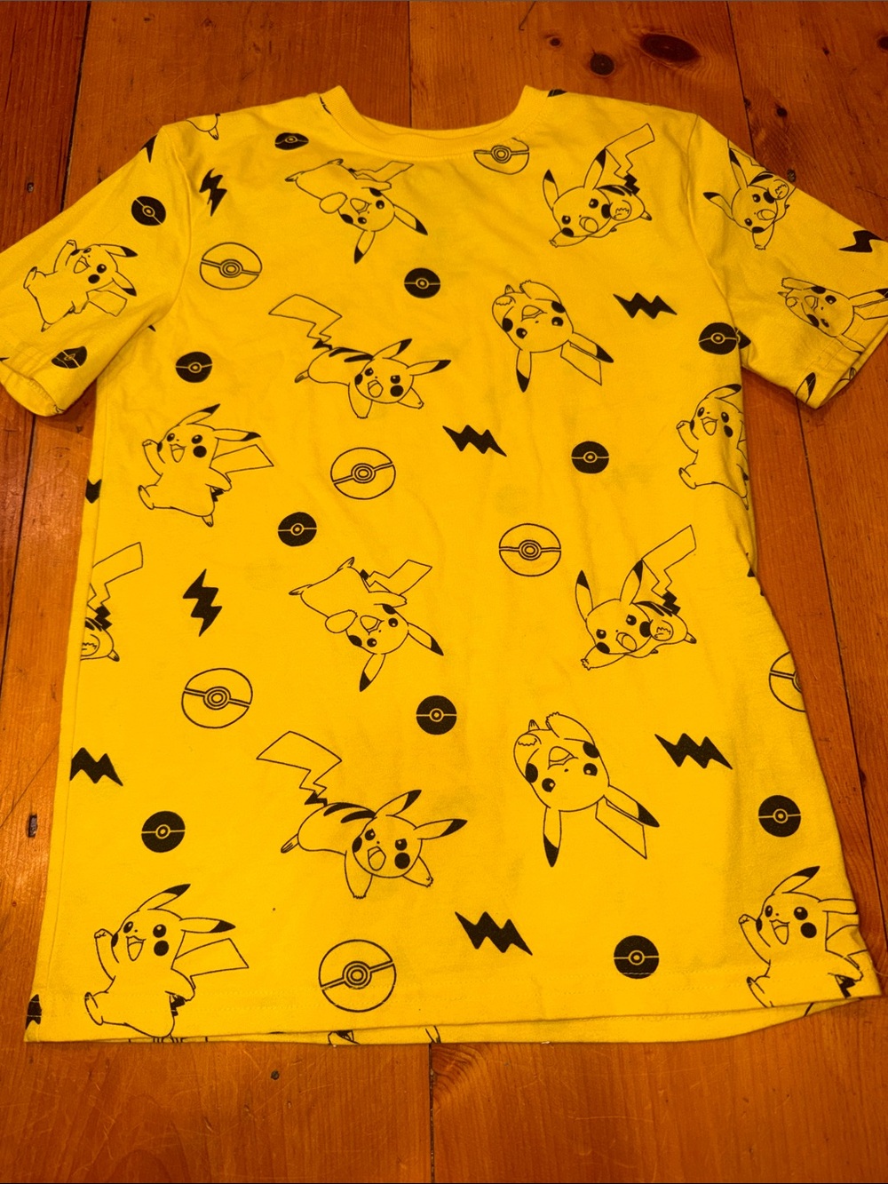 Hybrid Apparel Yellow Pikachu Short Sleeve Tee size Medium